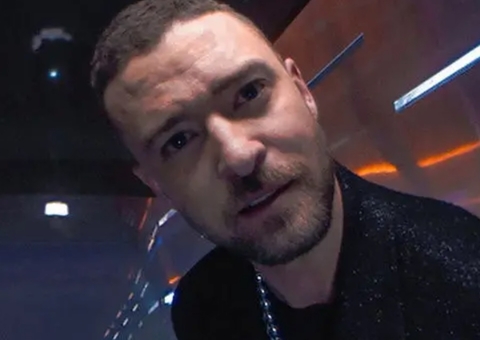 Polícia divulga foto de Justin Timberlake na delegacia após prisão
