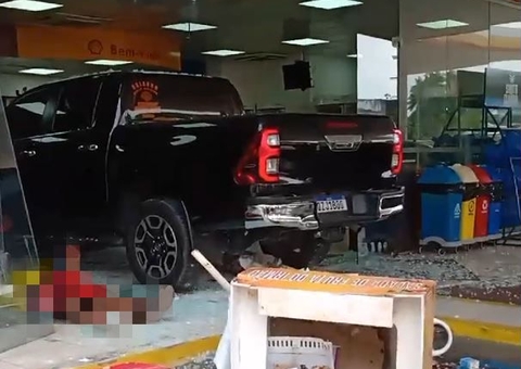 Saiba o estado de saúde das vítimas atropeladas por Hilux que invadiu loja de conveniência