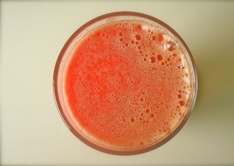 Detox de maçã e morango é bomba de vitaminas; aprenda