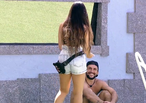 Juliette dá beijo no ‘cangote’ de Arthur e brother reage: ‘assim me arrepio