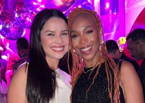 Karol Conká posa com Juliette e recria meme: "é o que querida?"