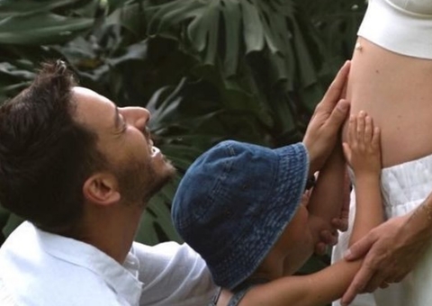 Junior Lima anuncia sexo de 2º filho com Monica Benini