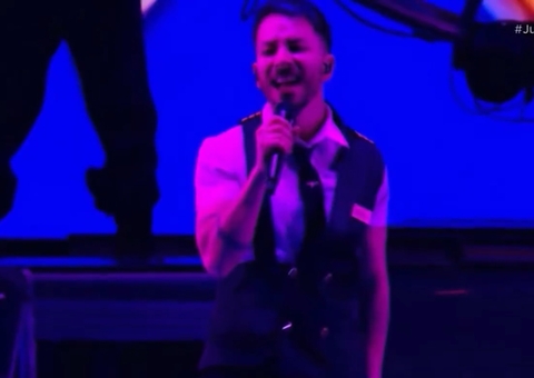 Júnior Lima protesta em show no The Town: 'anistia é o c******'