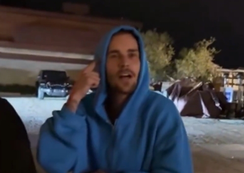 Justin Bieber confronta paparazzi após perseguição: 'eu sou um ser humano'; vídeo 
