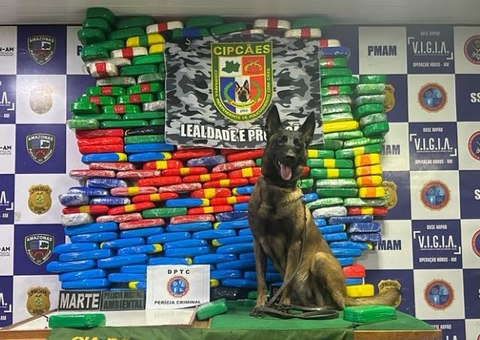 Homem é preso com mais de R$ 13 milhões em drogas escondidas em barco no Amazonas