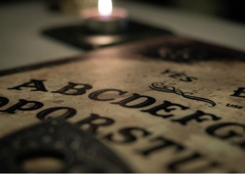 Saiba o que é tabuleiro ouija, última aquisição de Silvio Santos