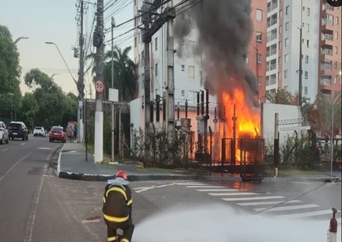 Subestação de energia pega fogo na Ponta Negra e avenida é parcialmente bloqueada 