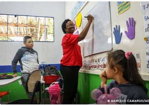Pé-de-Meia para licenciaturas vai pagar bolsa mensal de mais de R$ 500
