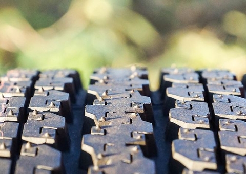 Estudante de 16 anos morre esmagado por caminhão ao fazer curva em estrada