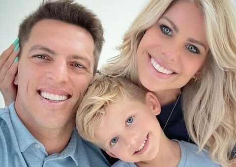 Filho de Karina Bacchi não é registrado por Amaury Nunes