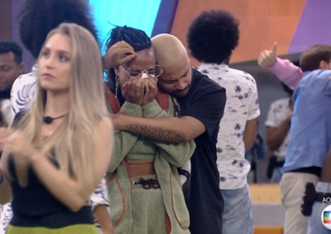 Karol Conká chora com saída de Arcrebiano e é comparada a Flordelis 