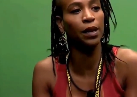 Karol Conká faz pedido intrigante à produção: 'quero parecer um ET'