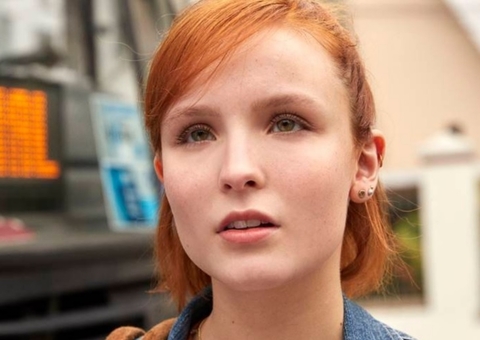 Larrisa Manoela lança filme com cena de sexo às vésperas de completar 21 anos