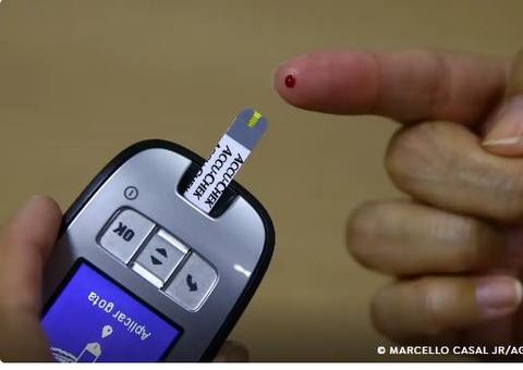 Pesquisadores testam espécie de relógio para monitoramento de glicose