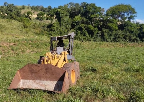 Operador morre após trator despencar em ribanceira de 300 metros