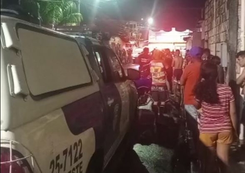Criminosos invadem casa e crivam jovem de balas na frente da família em Manaus