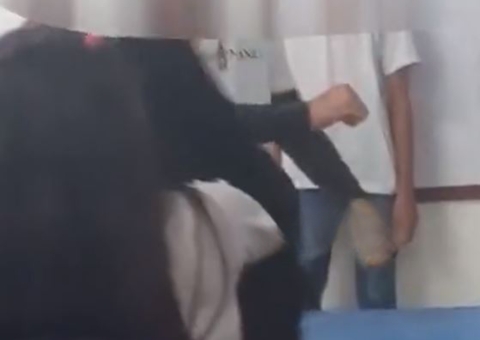Vídeo mostra momento em que adolescente ataca colega em escola de Manaus