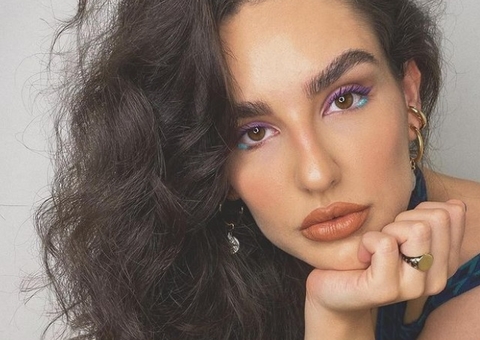 Kéfera surge com visual diferente e revela que é bissexual; vídeo