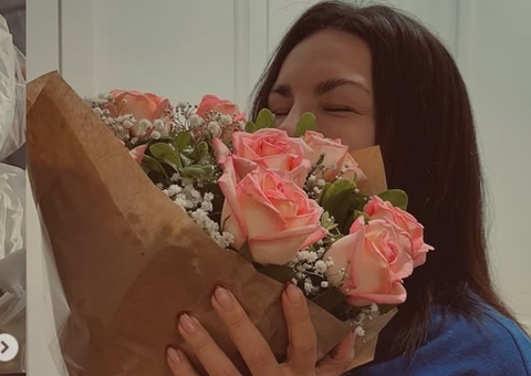 Kéfera posta fotos românticas e fãs especulam namoro com mulher