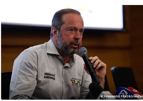 Decisão sobre horário de verão será na terça-feira, diz ministro