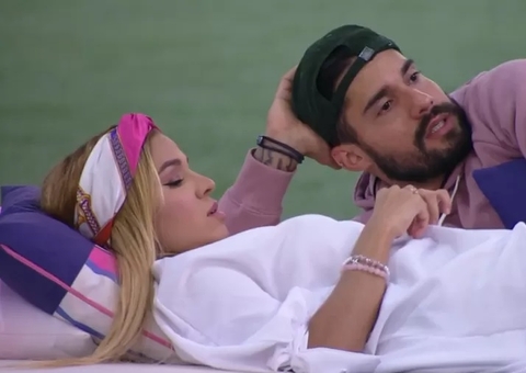 Ex-BBB Kerline revela se beijou Arcrebiano fora do BBB