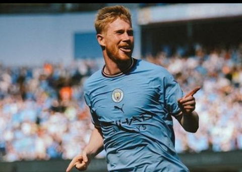 Dupla Haaland e De Bruyne dá show, City goleia e assume liderança do Inglês