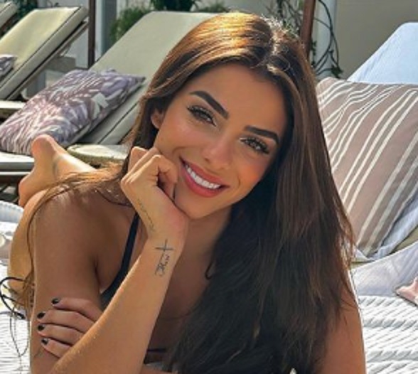 Key Alves radicaliza e surge de cabelos curtinhos em Paris