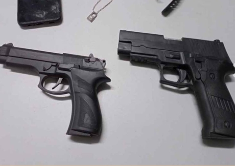 Dupla é presa ao tentar roubar motocicleta de entregador de delivery em Manaus