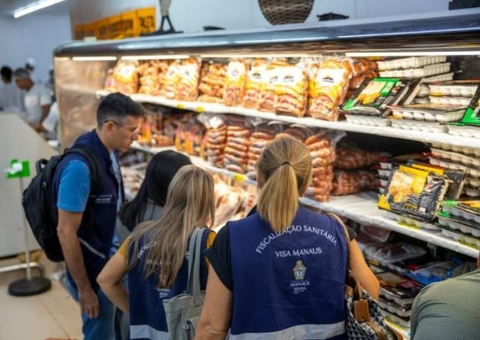 Operação 'Natal com Saúde' fiscaliza alimentos em supermercados de Manaus