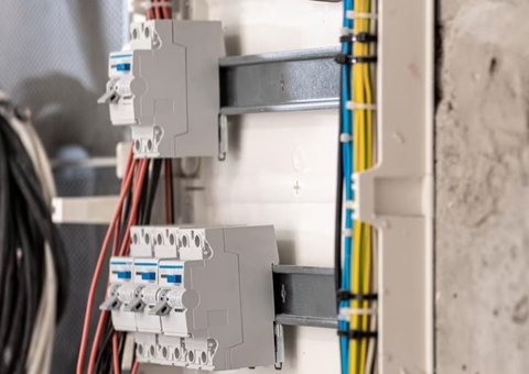 Bairros e conjuntos ficam sem energia nesta quarta-feira em Manaus