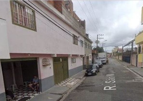 Briga motivada por pisada no pé termina com irmãos mortos em bar