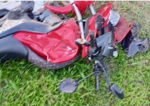 Jovem morre após violento acidente entre carro e moto em Itacoatiara