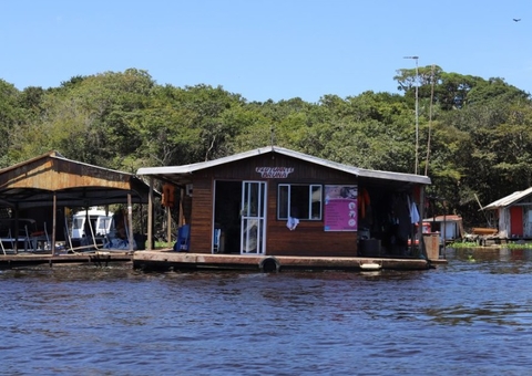 DPE-AM busca manter flutuantes em Manaus após ordem judicial de remoção