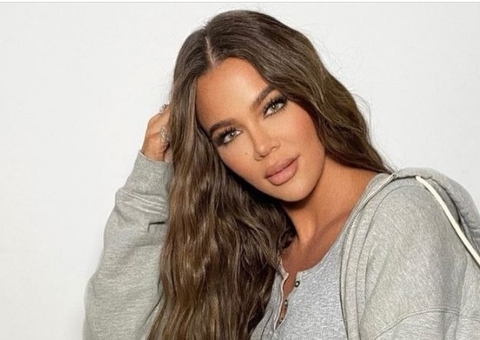 Khloé Kardashian posta foto tomando ducha de biquíni e gera barraco entre exs