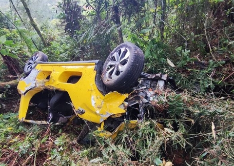 Cantor sertanejo morre em grave acidente na estrada