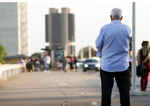 Escape de urina não deve ser normalizado e tem tratamento, alerta SBU