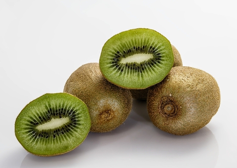 Saiba quais são os benefícios de consumir kiwi
