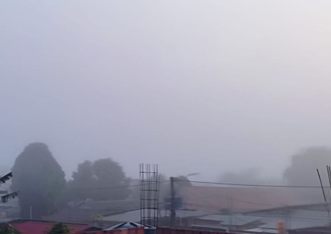 Após dia de chuva intensa, neblina toma conta de bairros em Manaus