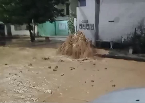 Rompimento de adutora deixa 10 bairros sem água na zona sul de Manaus 