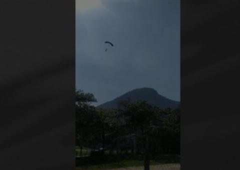 Esportista bateu em prédio antes de cair na pista durante jump no RJ