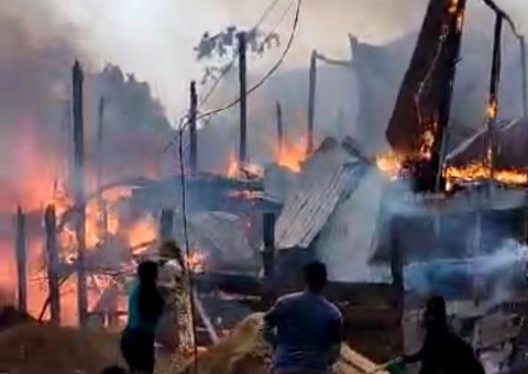 Incêndio consome seis casaS e deixa 10 família desabrigadas no Amazonas 