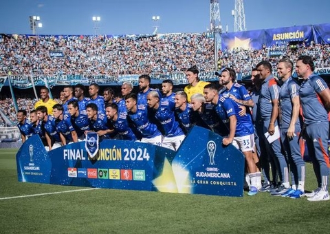 Racing vence Cruzeiro e conquista a Sul-Americana
