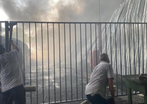 5 funcionários são levados para hospital após incêndio no Distrito Industrial em Manaus