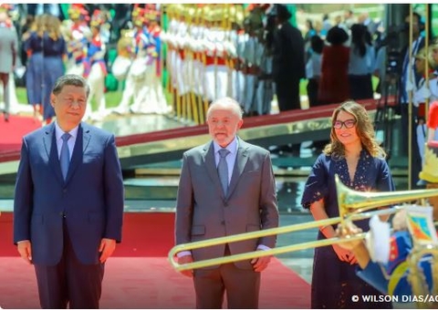 Xi dá pedaço da Lua a Lula em jantar no Itamaraty