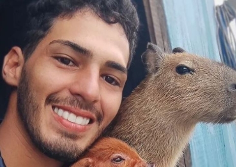 Justiça autoriza guarda da capivara Filó ao Tiktoker Agenor Tupinambá