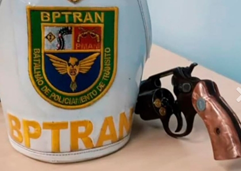 Dupla é presa ao ser flagrada armada em avenida de Manaus