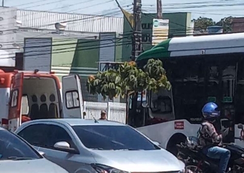 Motorista é esfaqueado durante assalto a ônibus em Manaus