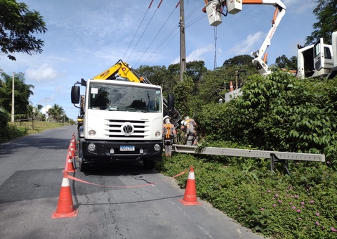 Ruas e avenidas de cinco bairros de Manaus vão ficar sem energia neste sábado