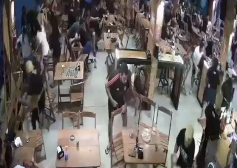 Vídeo mostra homem sendo assassinado enquanto assistia jogo do Flamengo em Manaus