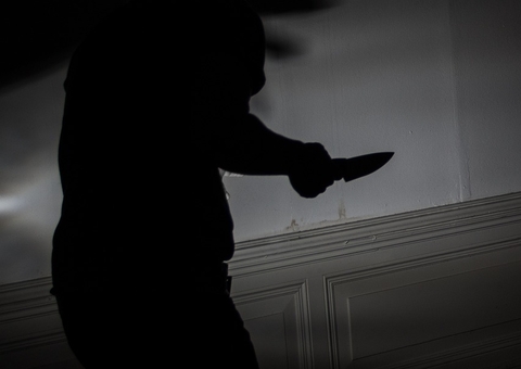 Homem que deu 17 facadas na esposa por suspeitar de traição é condenado em Manaus